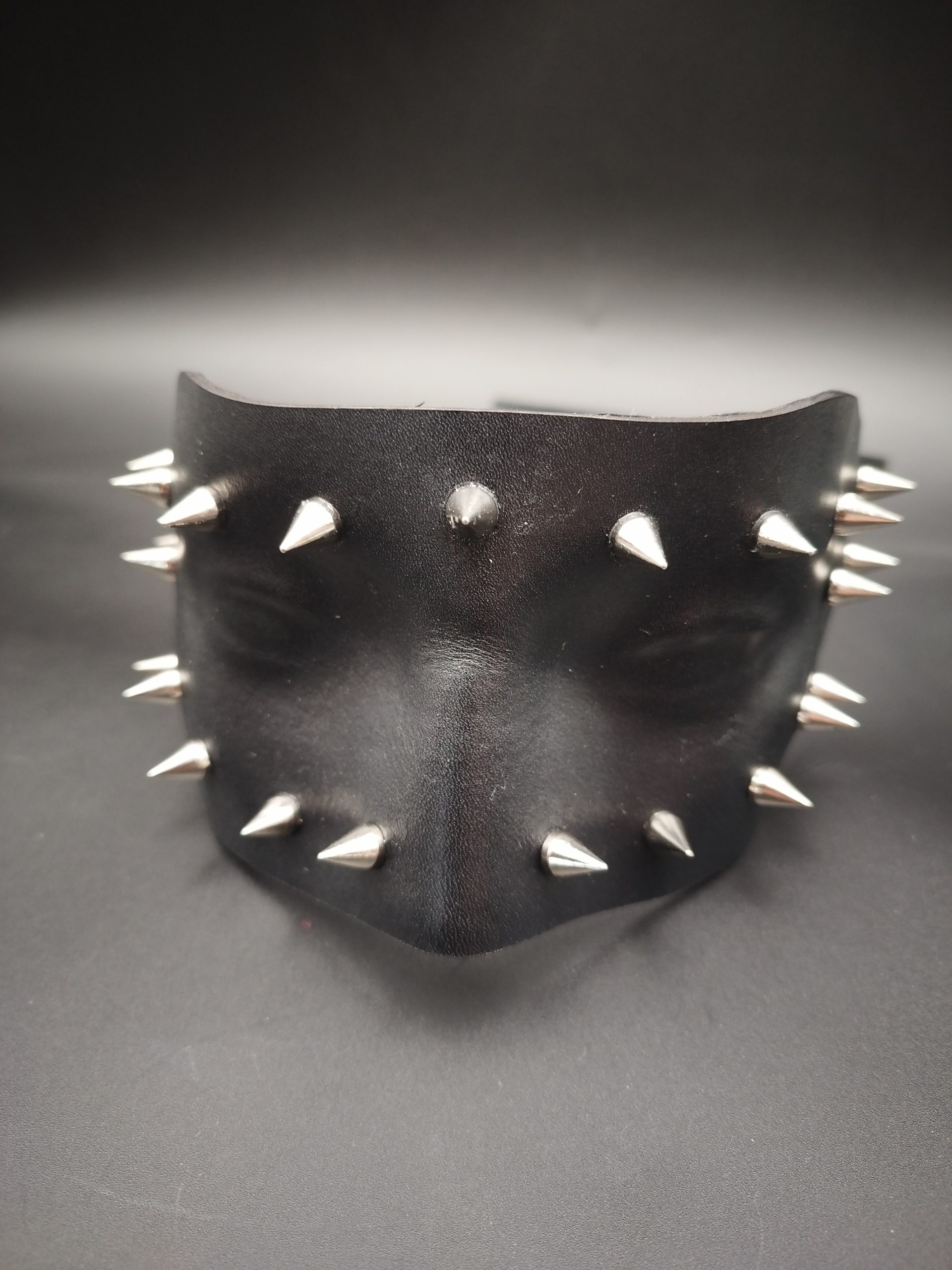 blindfold de cuero color negro